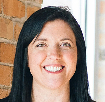 Sophie Hartwell, responsabile del team di assistenza clienti, in un ritratto in primo piano
